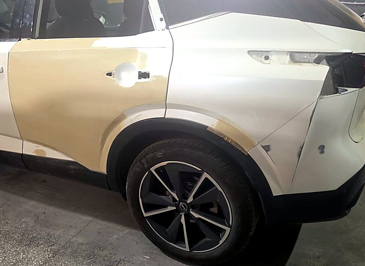 Nissan Qashqai yan paneli kaporta onarımı sırasında